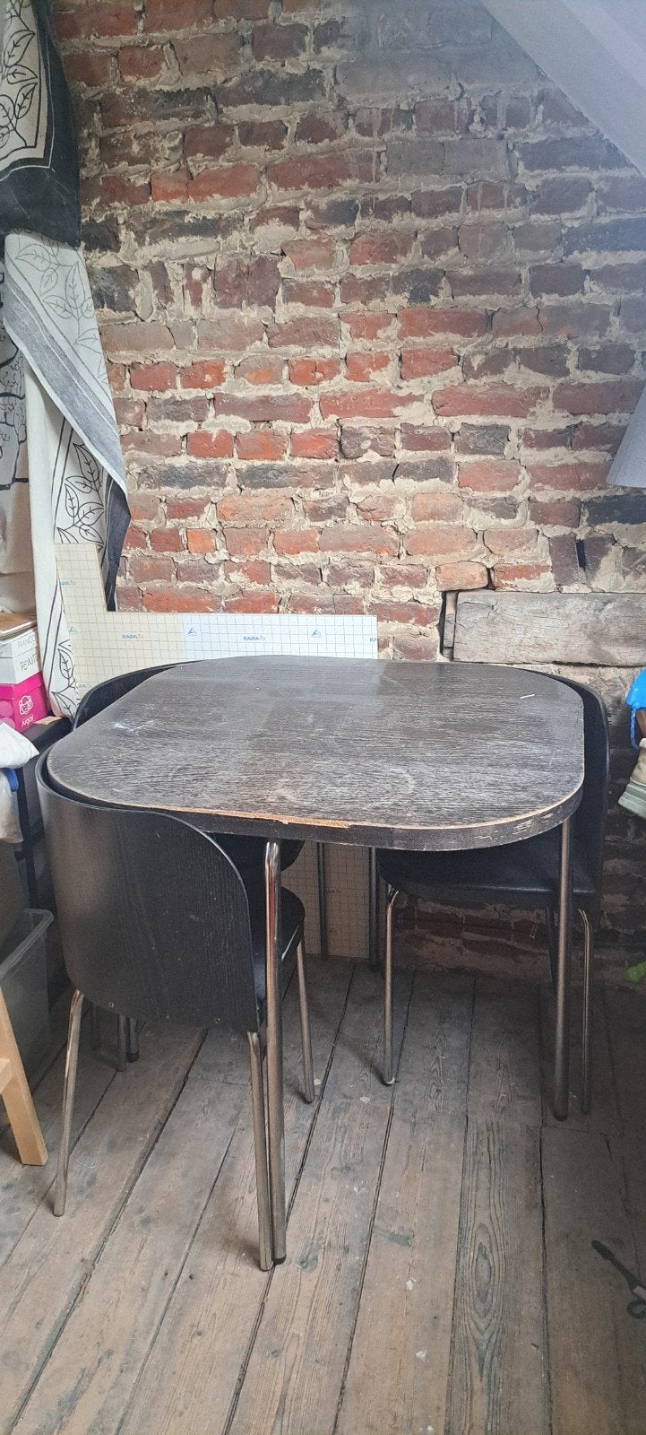 Jolie table design noire avec ses 4 chaises 85cm×78cm, Enlèvement, Carré