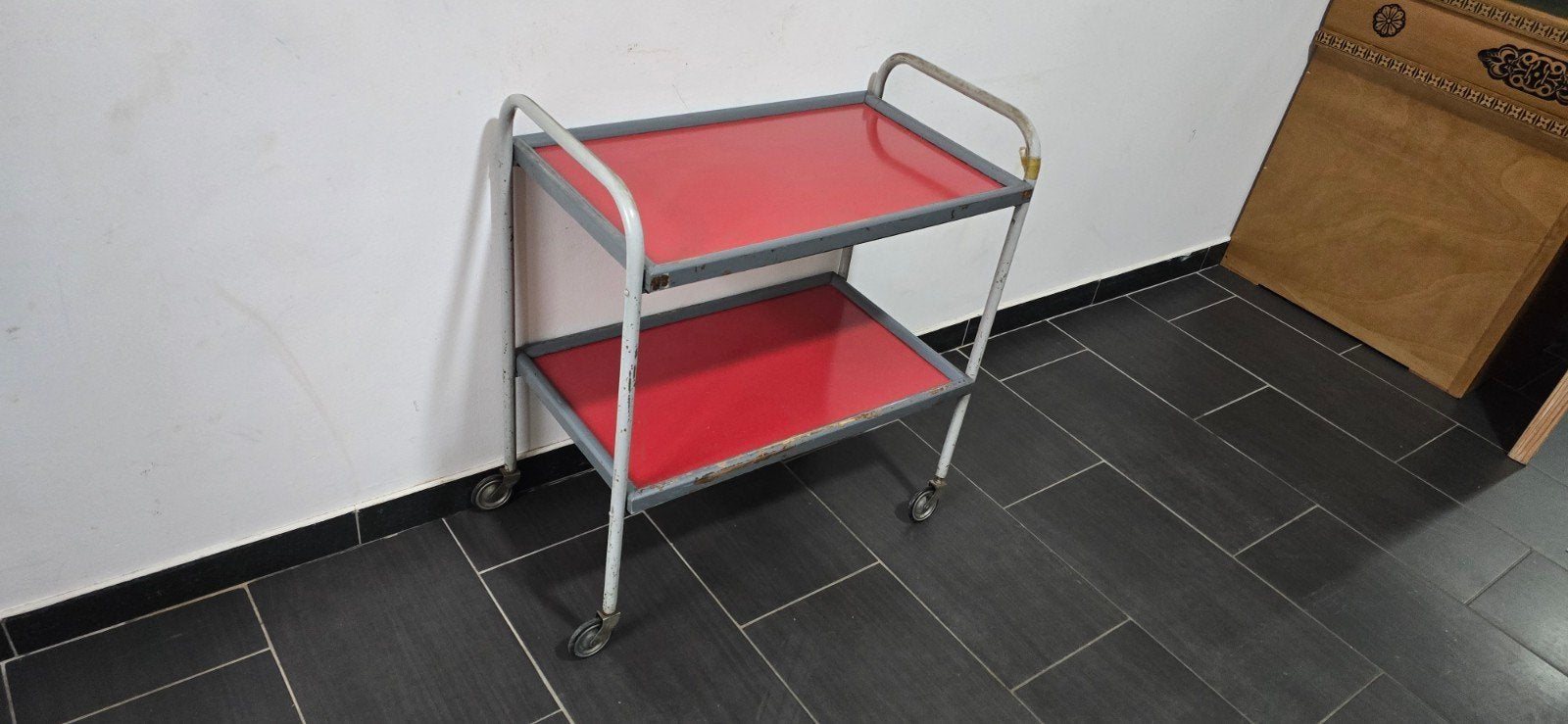 ancienne table  de dessert en formica couleur rouge année 50, Enlèvement ou Envoi