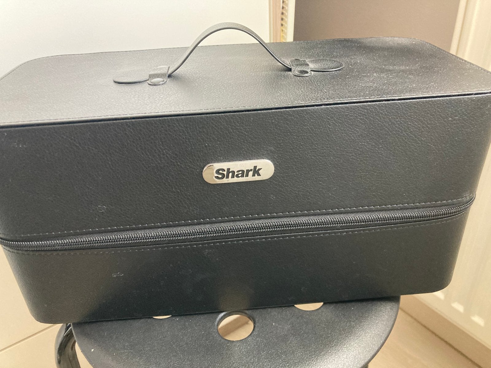 Shark haardroger compleet met accessoires, Elektronische apparatuur, Persoonlijke Verzorgingsapparatuur, Ophalen, Zo goed als nieuw