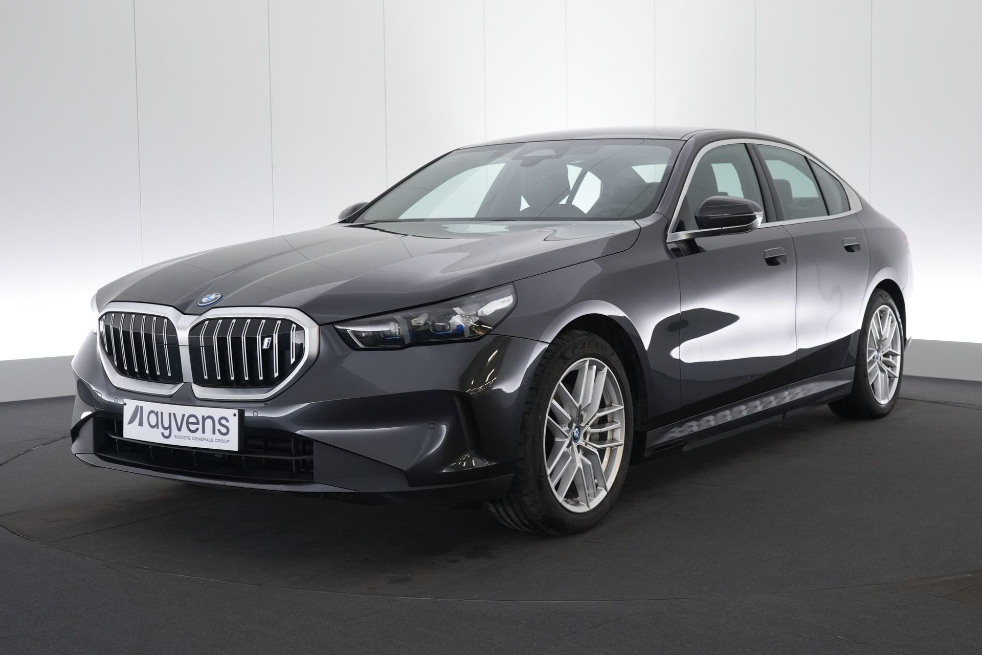 (2FQY899) BMW I5, Autos, 4 portes, Entreprise, Alarme, Carnet d'entretien