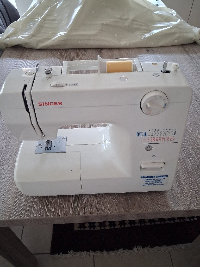 singer naaimachine model 4c-326 G en toebehoren met voet, Hobby & Loisirs créatifs, Machines à coudre & Accessoires, Comme neuf