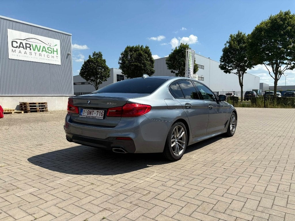 BMW 530e iPerformance M Sport, 185 kW, Argent ou Gris, 1770 kg, Alcantara