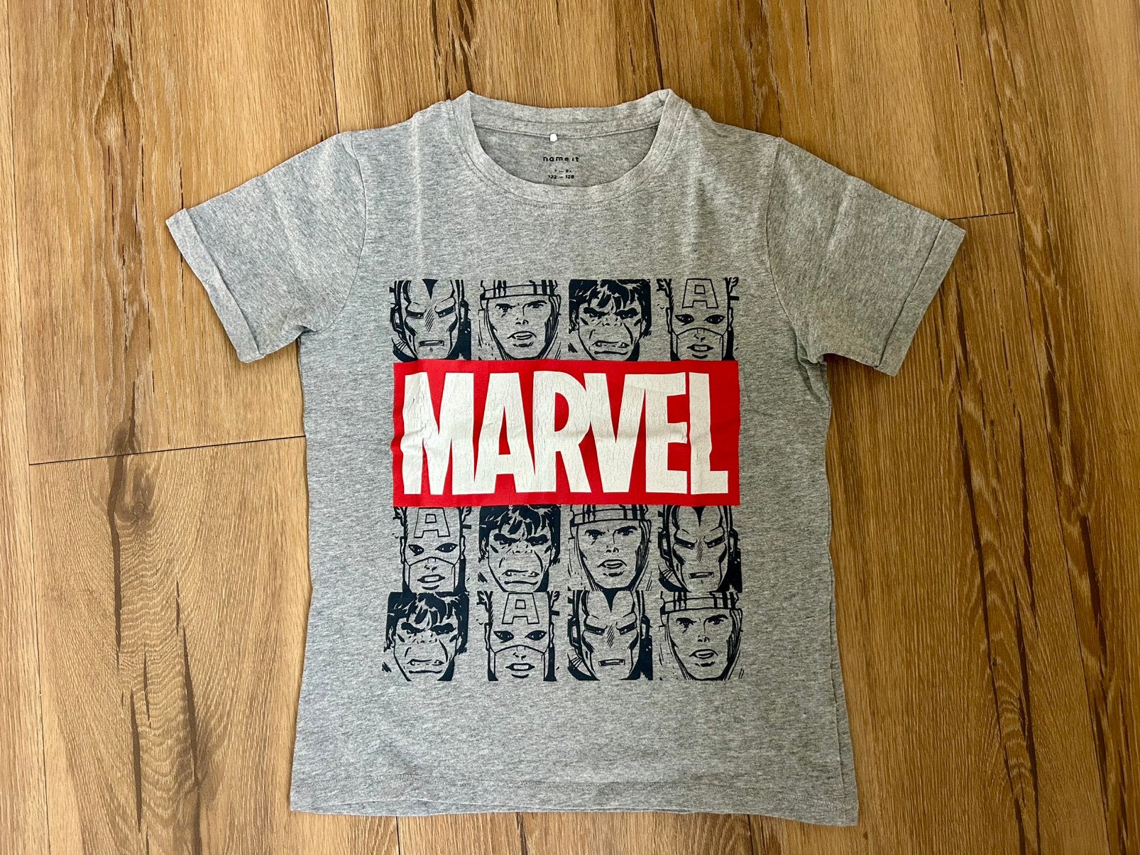 T-shirt Marvel Maat 121-128, Enlèvement ou Envoi, Comme neuf, Garçon, Chemise ou À manches longues