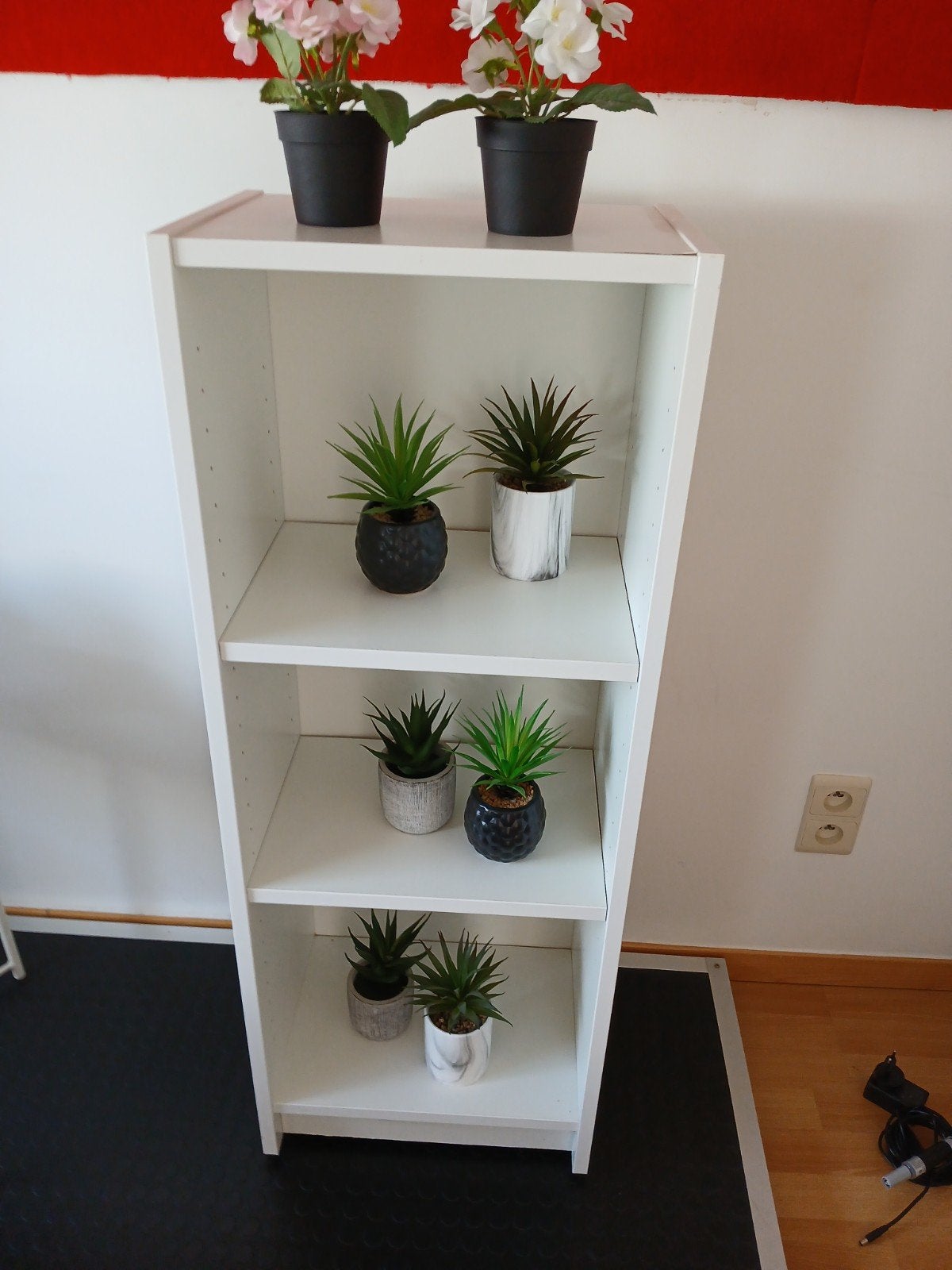 Wit kastje met 2 leggers, 25 à 50 cm, Avec tablette(s), Enlèvement, Utilisé