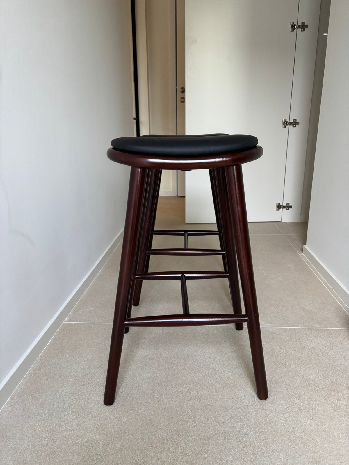 Barkruk in hout en leder - 4 stuks, Huis en Inrichting, Ophalen, Met voetsteun, 60 tot 90 cm, Nieuw