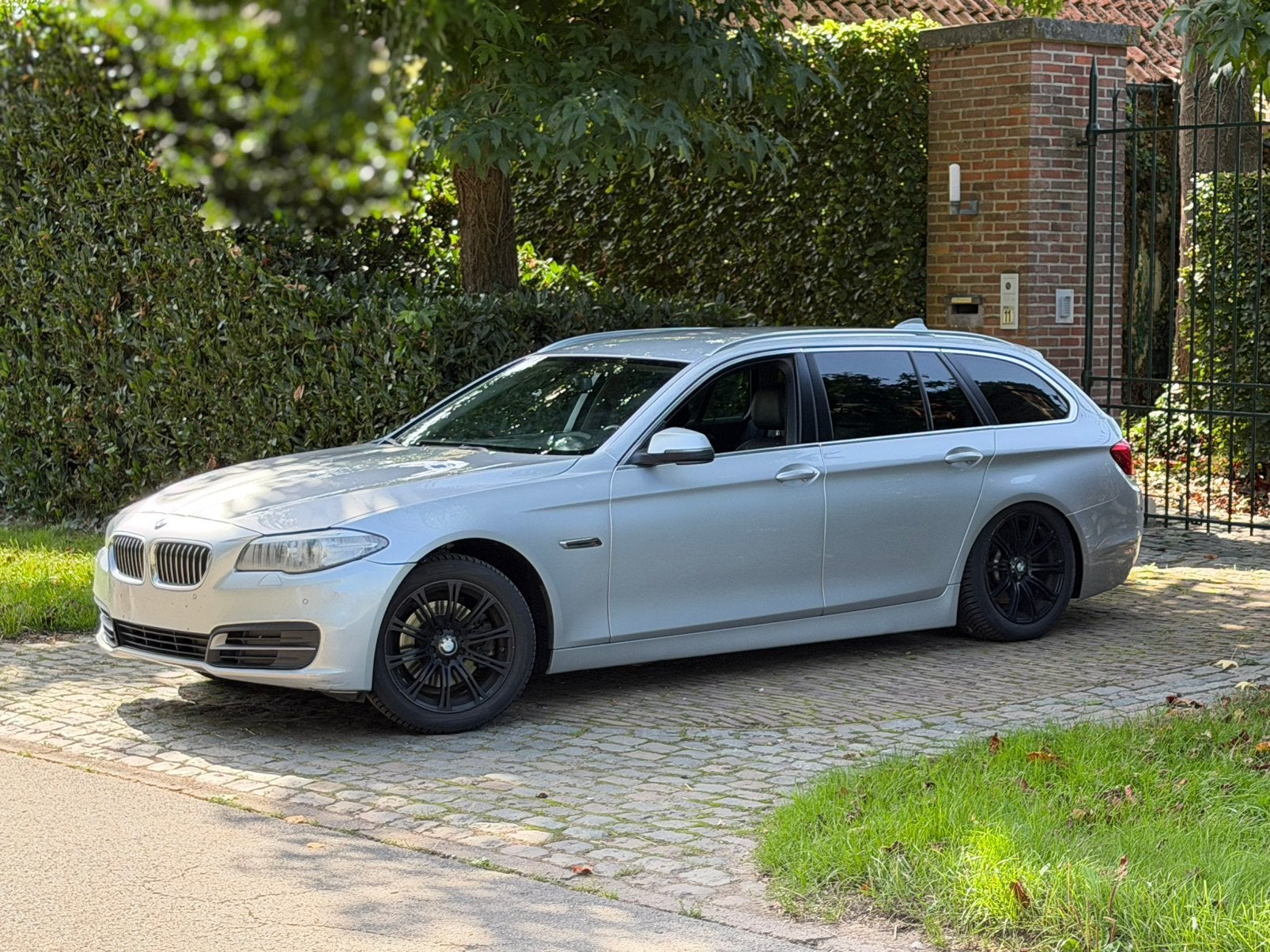 BMW 520D Xdrive Face - Lift 2015 2.0 diesel automatique, Cuir, Argent ou Gris, Euro 6, Noir
