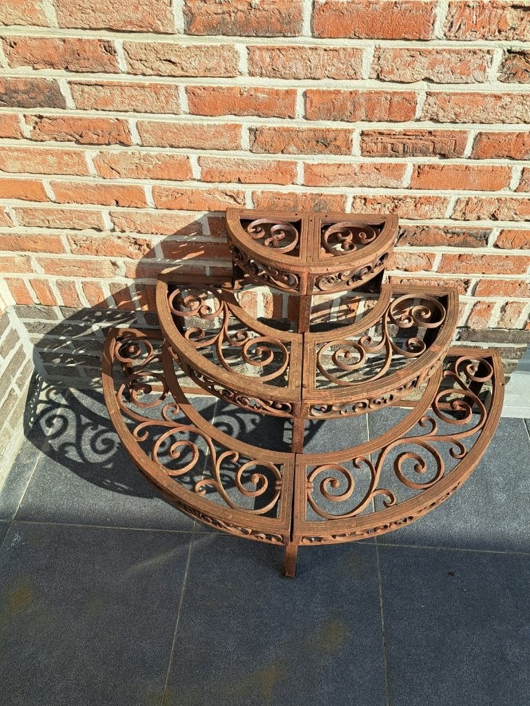 Metalen rekje voor in de tuin, Ophalen, Zo goed als nieuw