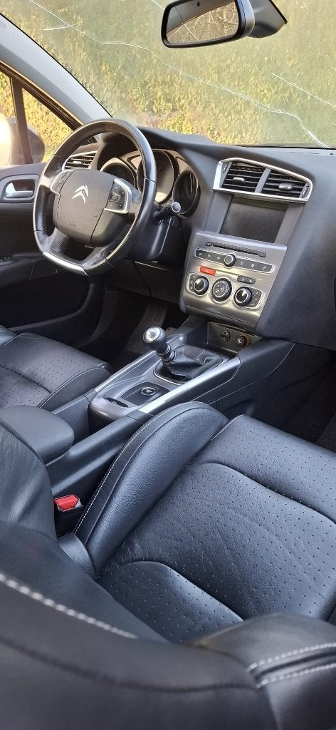 Citoen c4 1.6 hdi weinig km met veel opties schadewagen!!!, Ophalen, Citroën, 1600 cc, Zwart