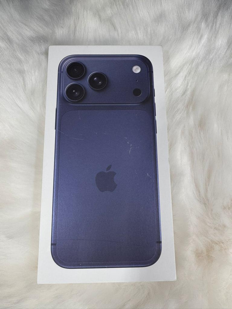 Iphone 17 pro max deep blue (sealed) + 2 jaar garantie, Telecommunicatie, Mobiele telefoons | Apple iPhone, Ophalen, Zo goed als nieuw