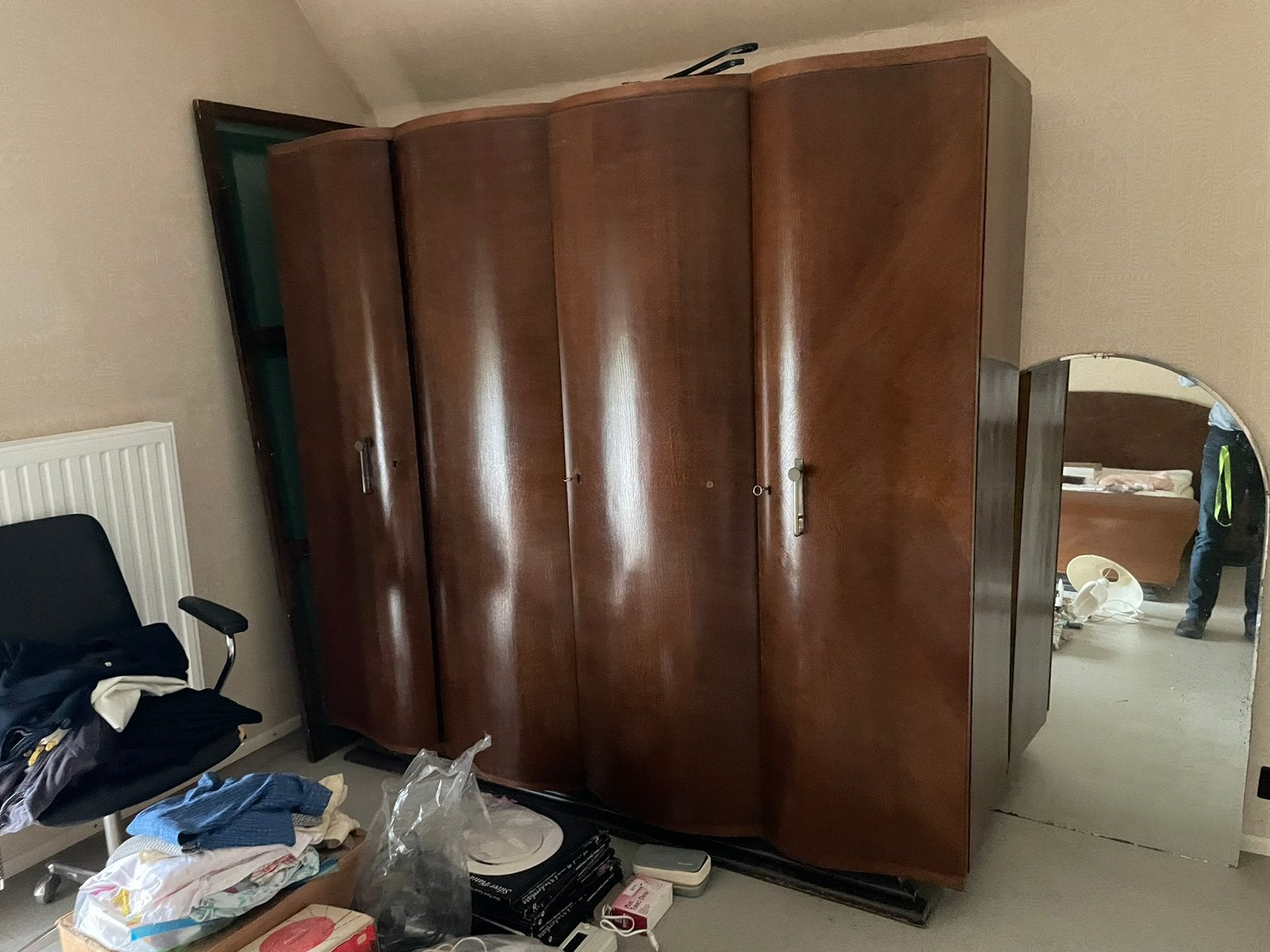 Lit robuste avec suspension et matelas + armoire, Enlèvement, Comme neuf