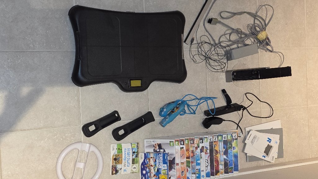 Nintendo WII, Enlèvement, Utilisé, Avec 2 manettes, Avec jeux