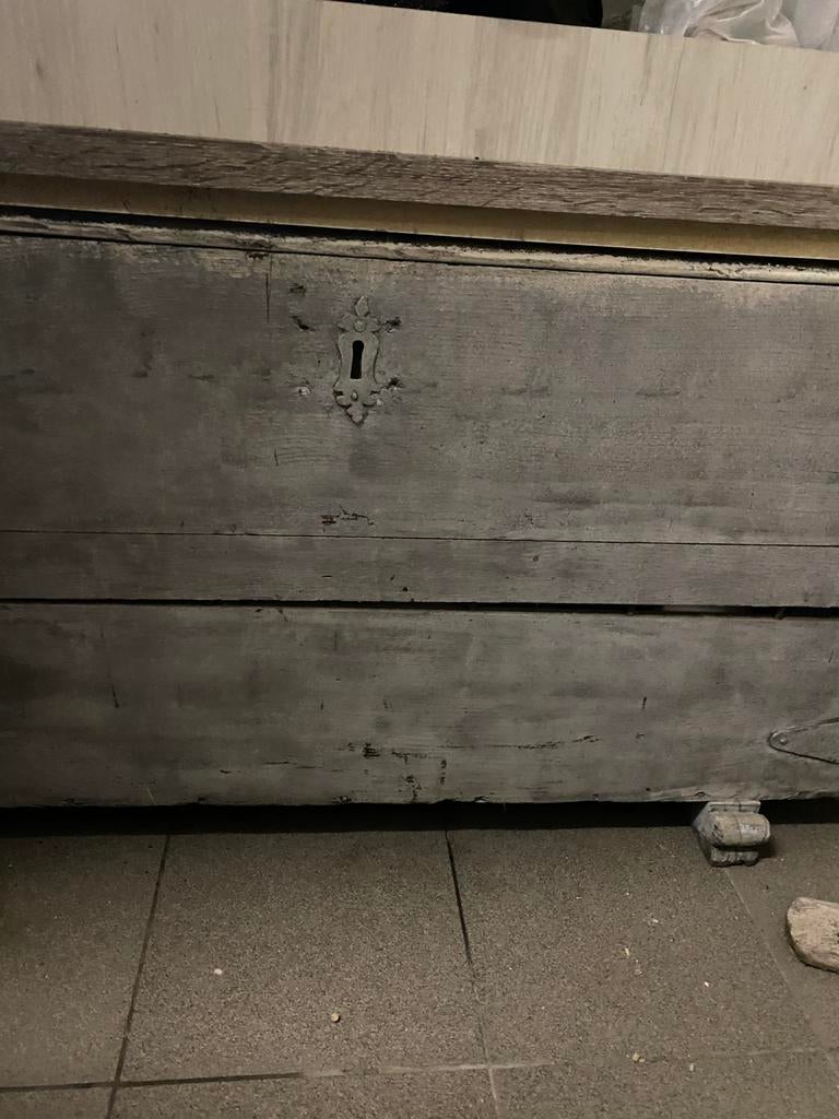 Coffre ancien, Enlèvement