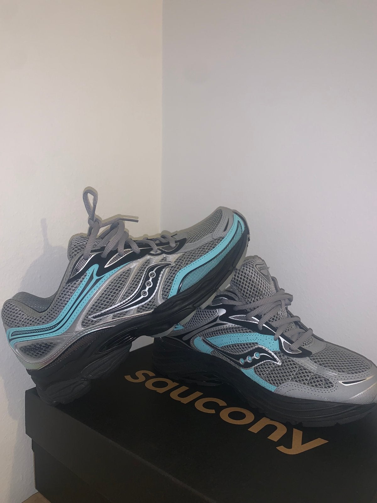 Saucony paar, Kleding | Heren, Schoenen, Ophalen of Verzenden, Zo goed als nieuw, Sneakers