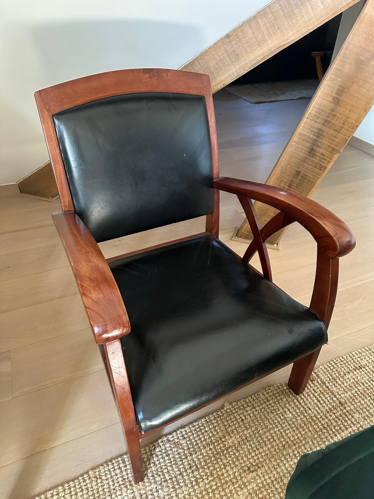 Set de 2 fauteuils en bois massif avec cuir noir, Maison & Meubles, Deux, Enlèvement, Utilisé, Bois