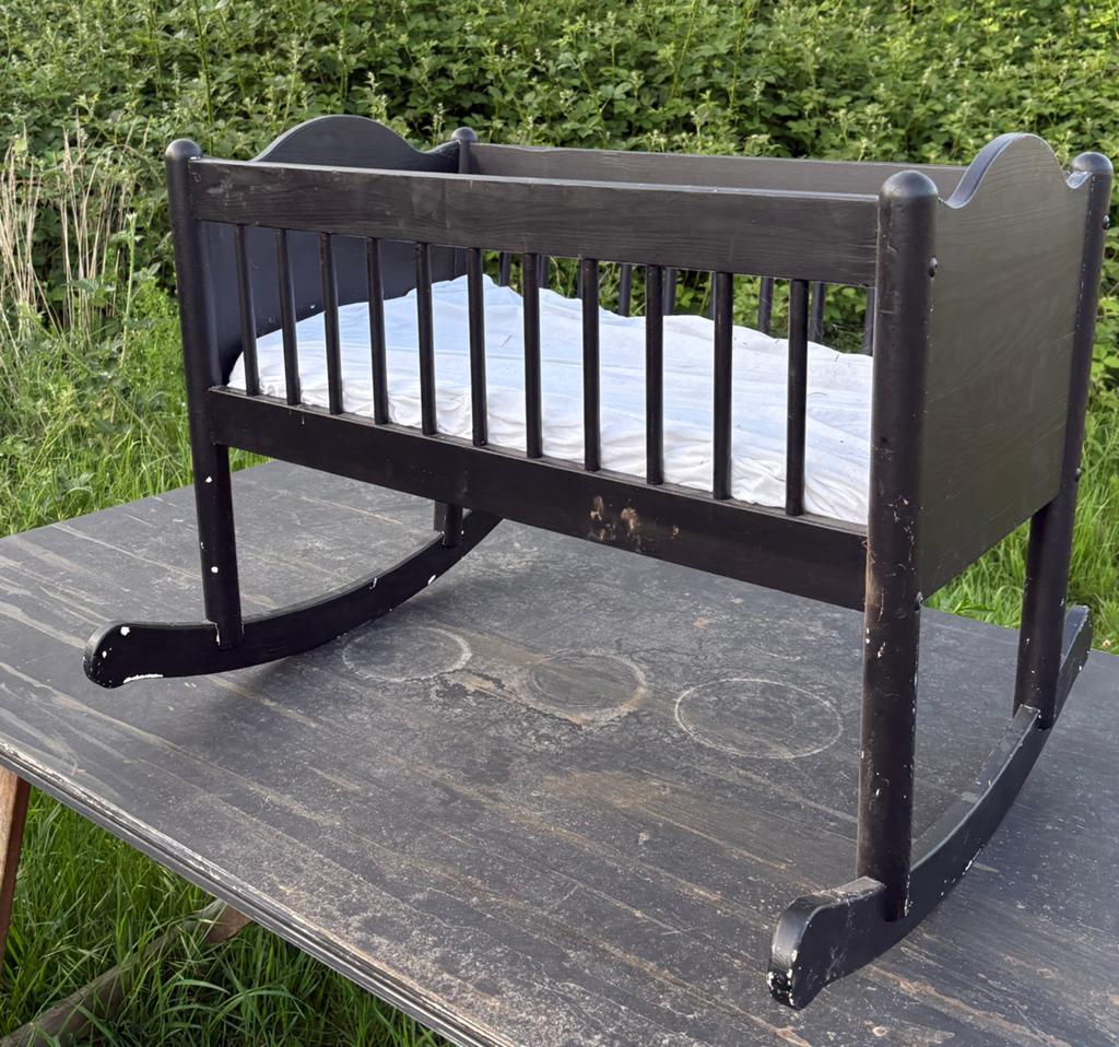 Schattige, oude babywieg. Gratis, Ophalen, Gebruikt