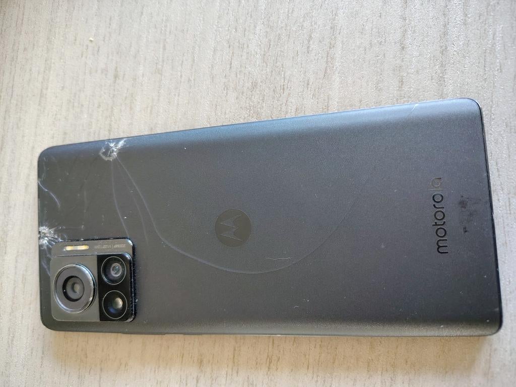 Motorola Edge 30 ultra, achteraan barsten met beschermhoesje, Telecommunicatie, Ophalen