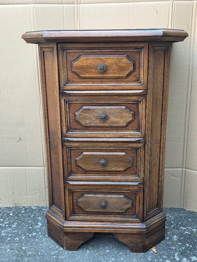 Klassiek houten ladekastje – 4 laden, Ophalen