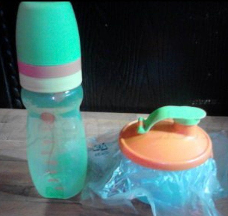 Tupperware babyfles + melkpoederdoosje / doseerbakje, Kinderen en Baby's, Overige merken, BPA-vrij, Verzenden, Zo goed als nieuw