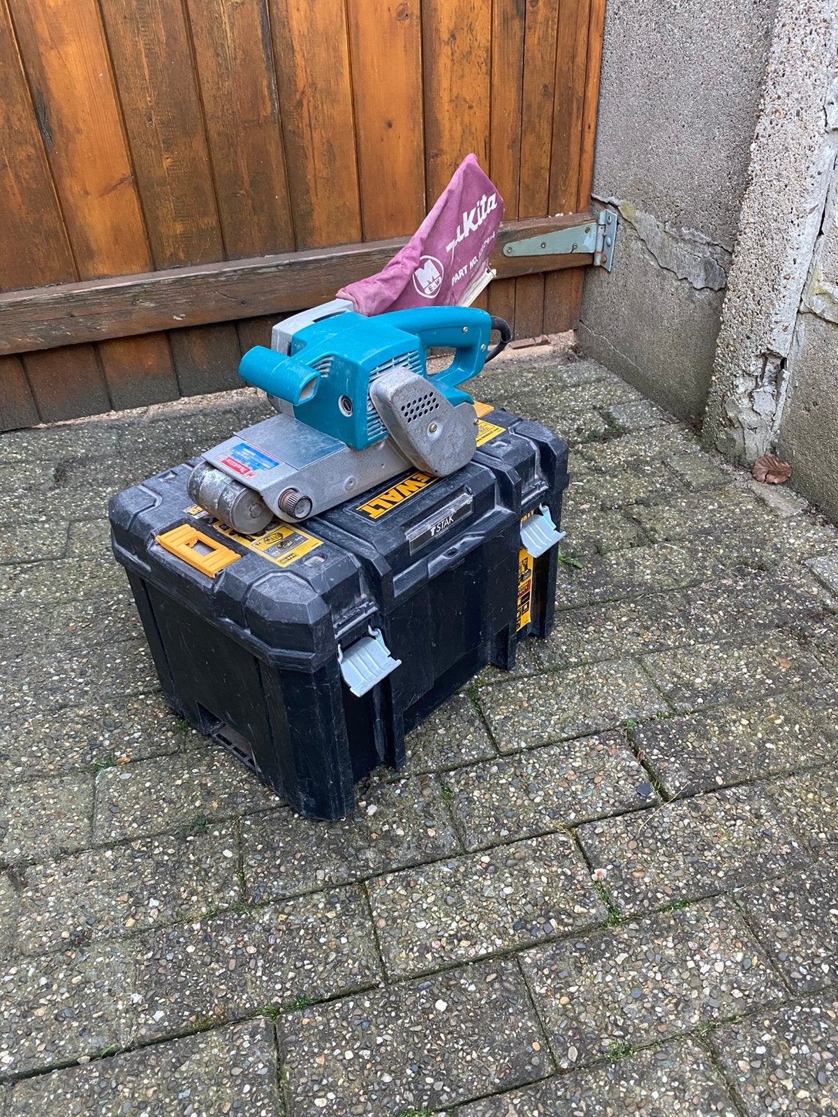 Makita bandschuurmachine, Ophalen, Zo goed als nieuw, Bandschuurmachine
