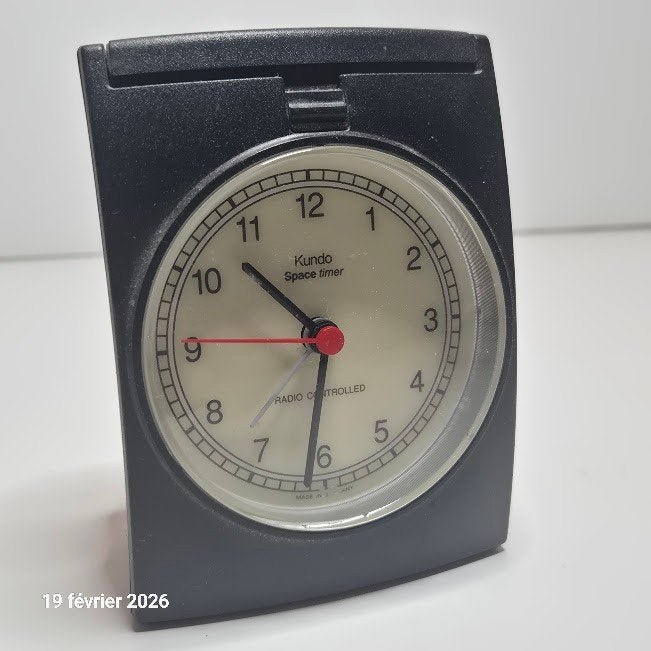 Premier Réveil de voyage Kundo, heure radio controlled, 1980, Envoi, Comme neuf, Digital