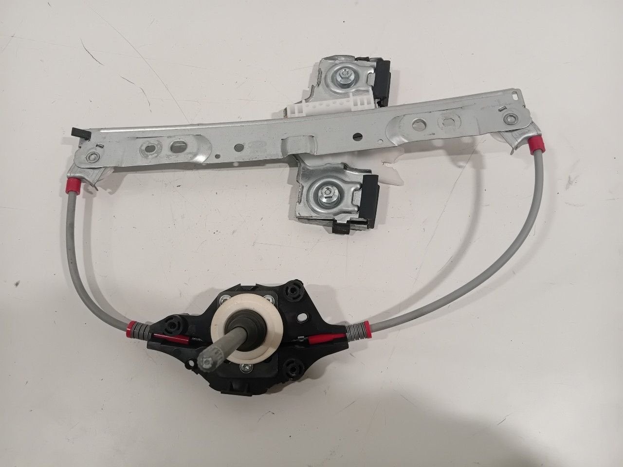 Raammechaniek links achter Ford Fiesta, Onderdelen@venauto.nl, Van der Ven Autorecycling B.V., Gebruikt, Ettenseweg 76, 4706 PB Roosendaal, The Netherlands