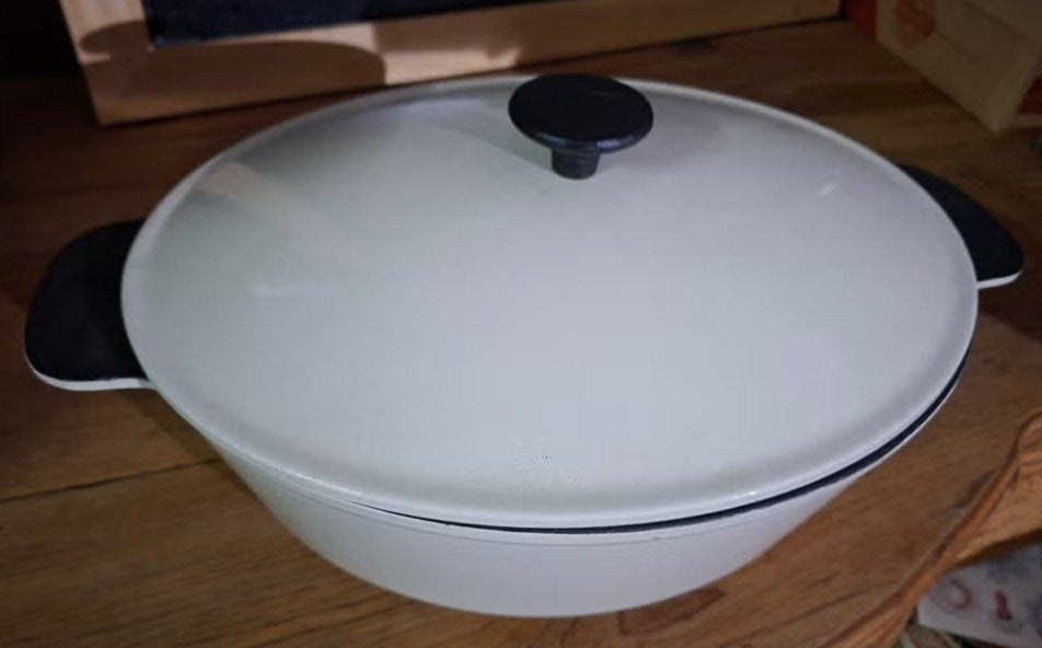 grote gietijzeren pot nieuwstaat, Huis en Inrichting, Ophalen of Verzenden, Zo goed als nieuw