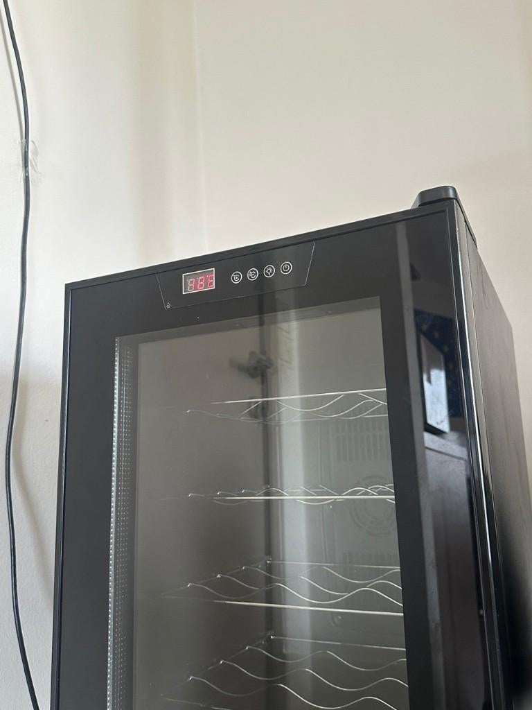 Wijnkoelkast, Bifinet KH 1220, Ophalen, Minder dan 85 cm, Minder dan 75 liter, 45 tot 60 cm
