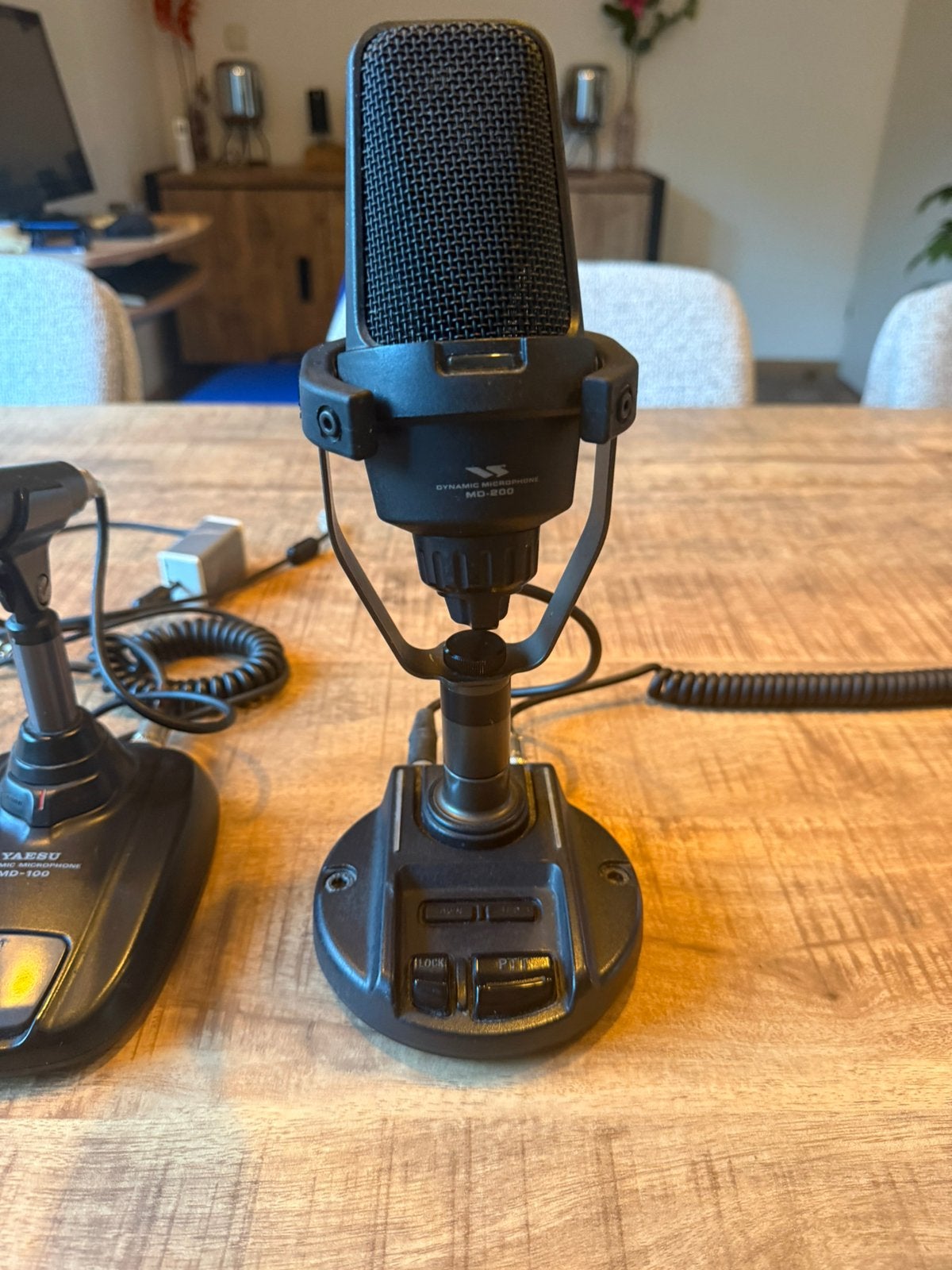 Verschillende Tafelmike,s van Yaesu, Enlèvement, Utilisé, Émetteur et Récepteur