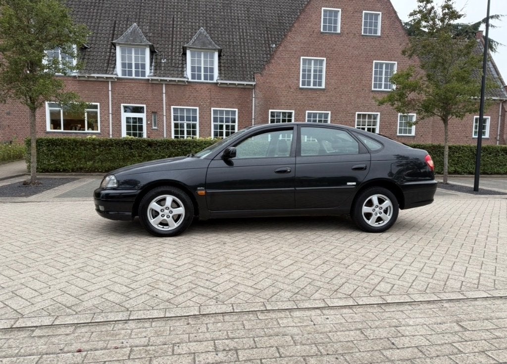 Toyota avensis van eerste eigenaar met weinig km, Avensis, 1600 cc, 5 deurs, Particulier