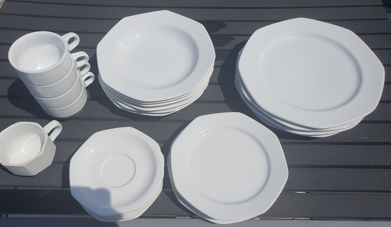 Witte borden en tassen, Huis en Inrichting, Keuken | Servies, Ophalen, Bord(en)