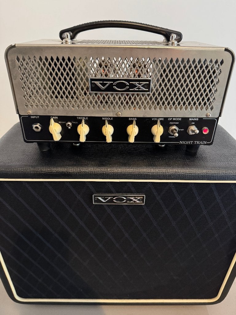 Vox Night Train 15W + cab 1x10 + housse, Musique & Instruments, Enlèvement, Utilisé, Guitare, Moins de 50 watts