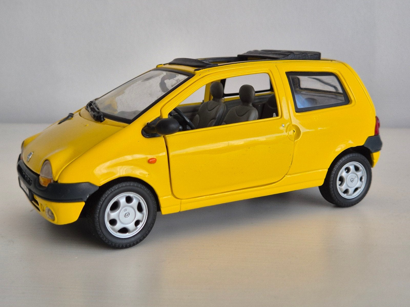 Renault twingo 1/18, Enlèvement ou Envoi