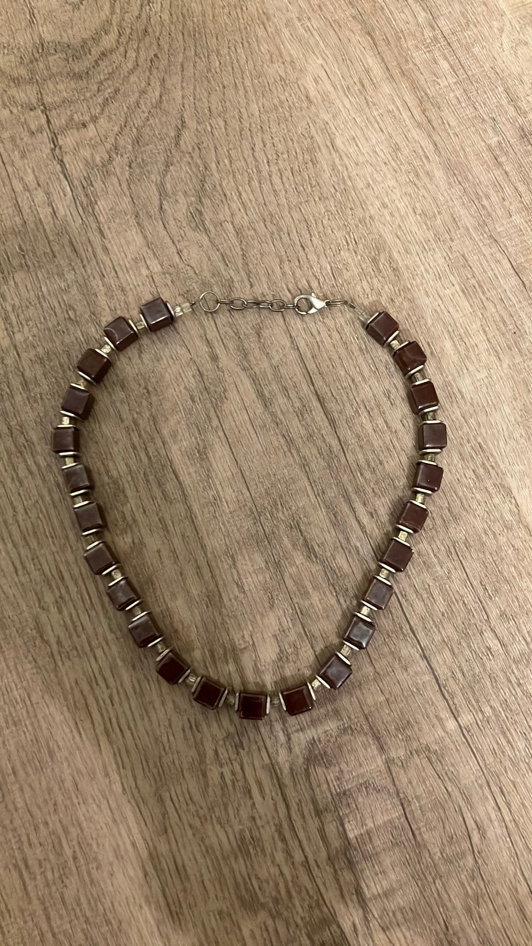 Collier en perles marron, Enlèvement ou Envoi, Utilisé, Autres matériaux, Avec bracelets à breloques ou perles