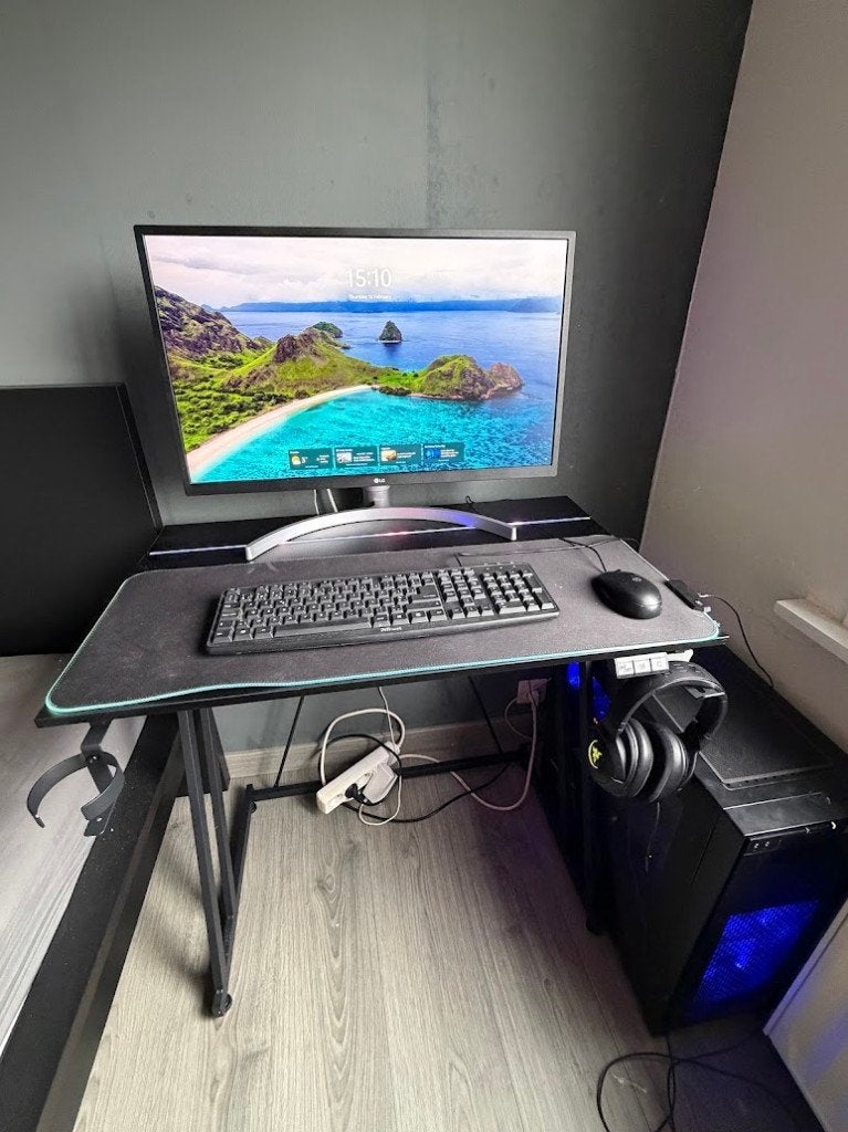 Gaming bureau pc tafel met LED, Ophalen, 50 cm, 80 cm, Zo goed als nieuw