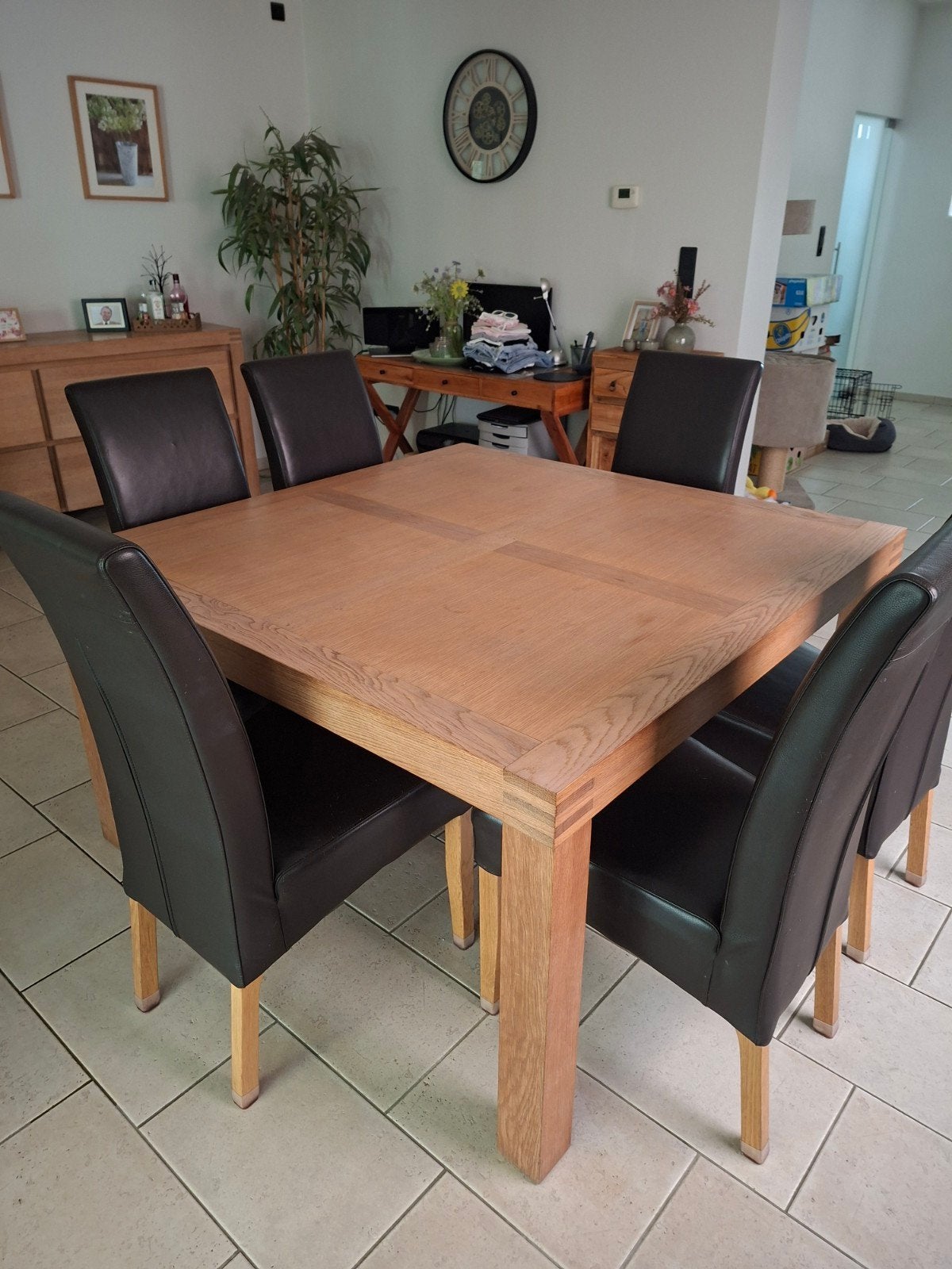 Vol eiken vierkante eettafel, Huis en Inrichting, Complete eetkamers, Ophalen