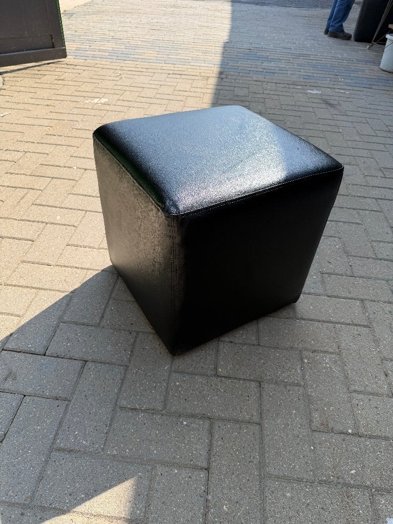 ️ Poufs en cuir noir - 45x45x45 cm - 15 pièces, Enlèvement, Moins de 50 cm, Moins de 50 cm, Carré