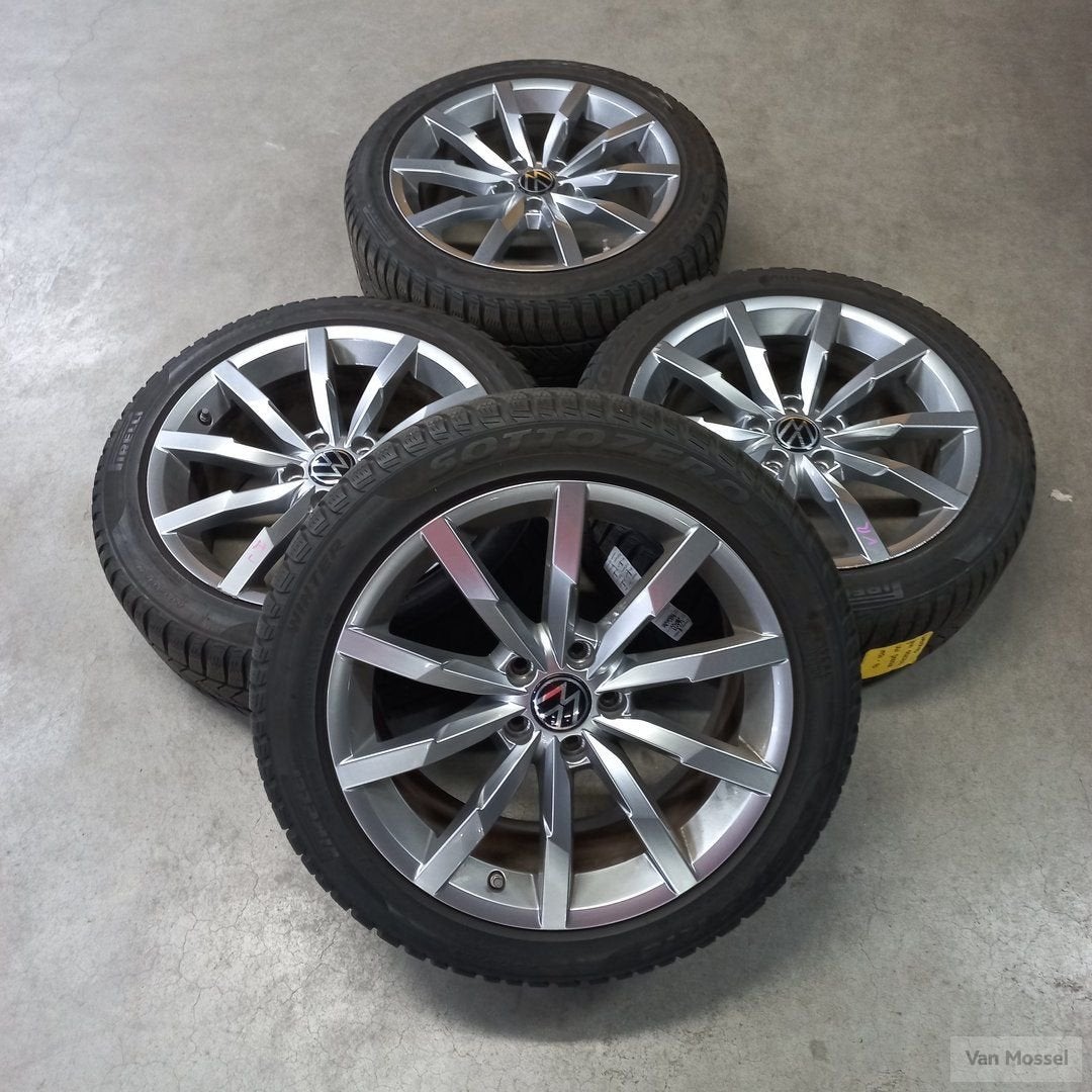 Vollkswagen Passat Pirelli Sottozero 3 235/45/R18 94V, Auto-onderdelen, 18 inch, Gebruikt, -, -