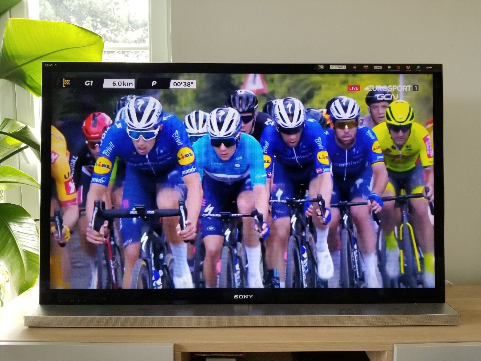 Sony bravia tv 55 inch + SOUNDBAR dolby
High-end design tv v, Audio, Tv en Foto, Televisies, Ophalen, Sony