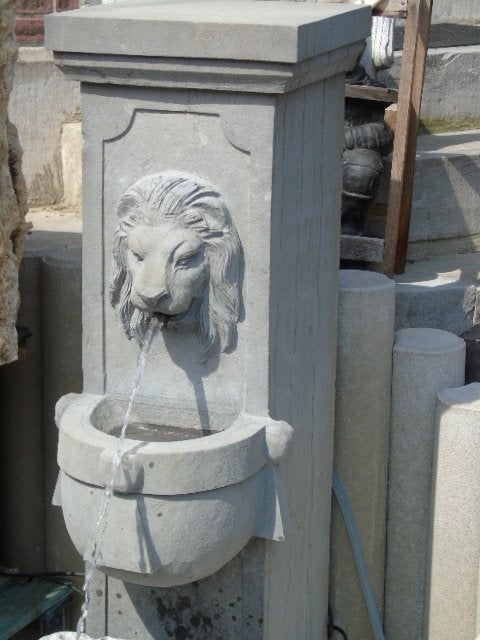 Fontein in reliëf met leeuwenkop + wasbak in blauwe steen, Tuin en Terras, Ophalen, Zo goed als nieuw, Hardsteen, Fontein
