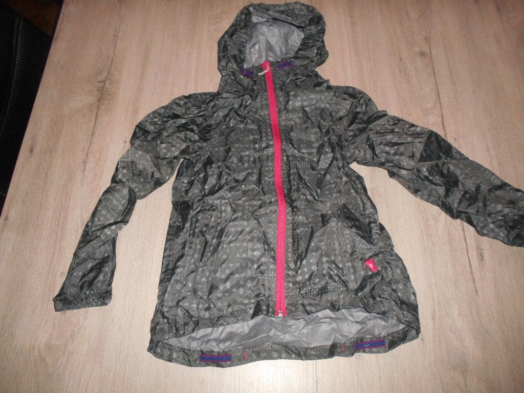 k wee regenpak maat 122 -  130, Meisje, Sport- of Zwemkleding, Ophalen of Verzenden, Zo goed als nieuw
