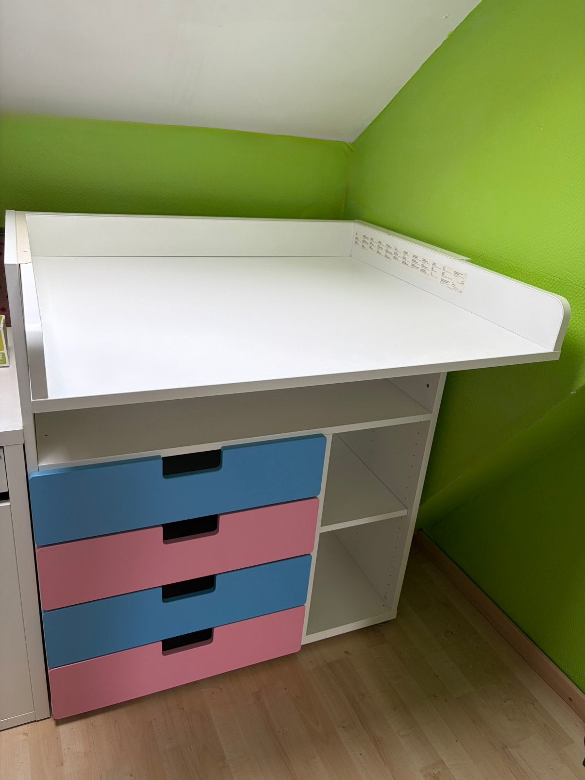 IKEA SMÅSTAD verzorgingstafel / bureau met 4 lades – €90, Ophalen, Gebruikt