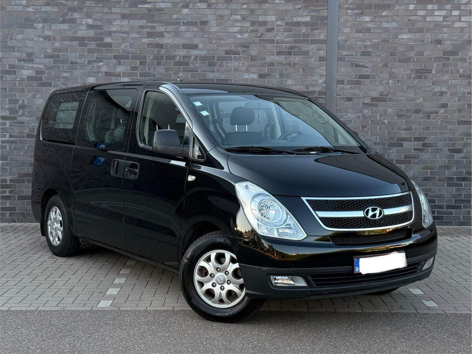 Hyundai H-1 Dubbel cabin lichte vracht airco trekhaak, Auto's, 2497 cc, Zwart, 120 kW, Particulier