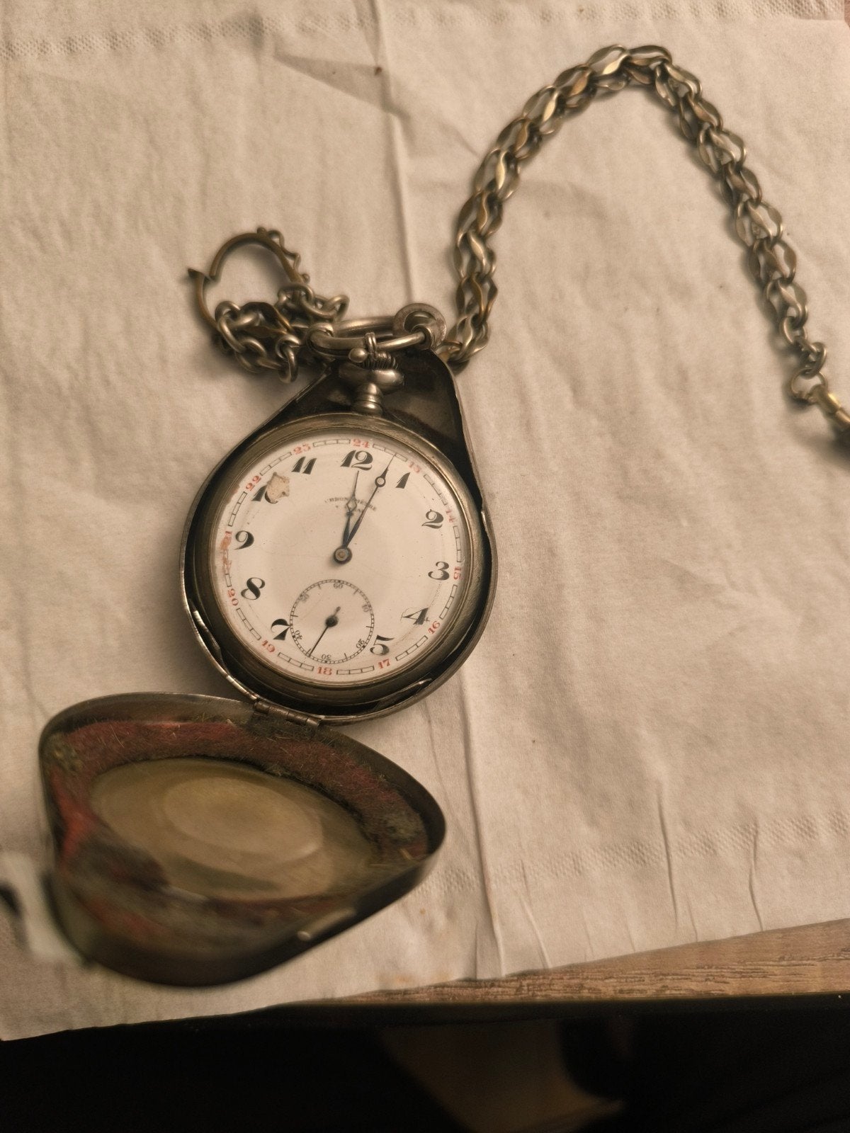 2 oude zakhorloges, werken nog. 1 horloge geleden. 2 wereldw, Handtassen en Accessoires, Ophalen