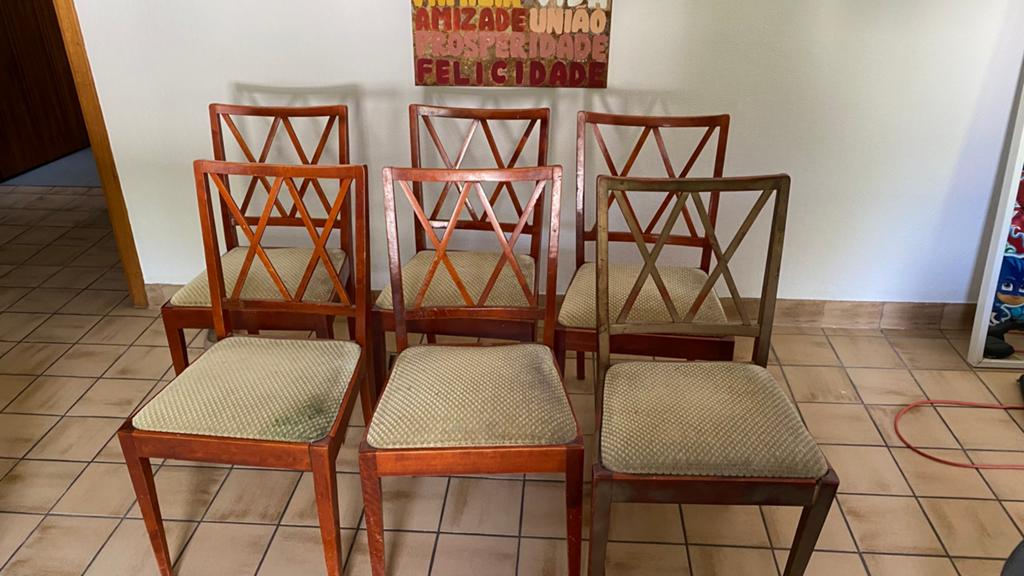 6 gratis stoelen (waarvan 1 moet worden gerepareerd), Ophalen, Eén