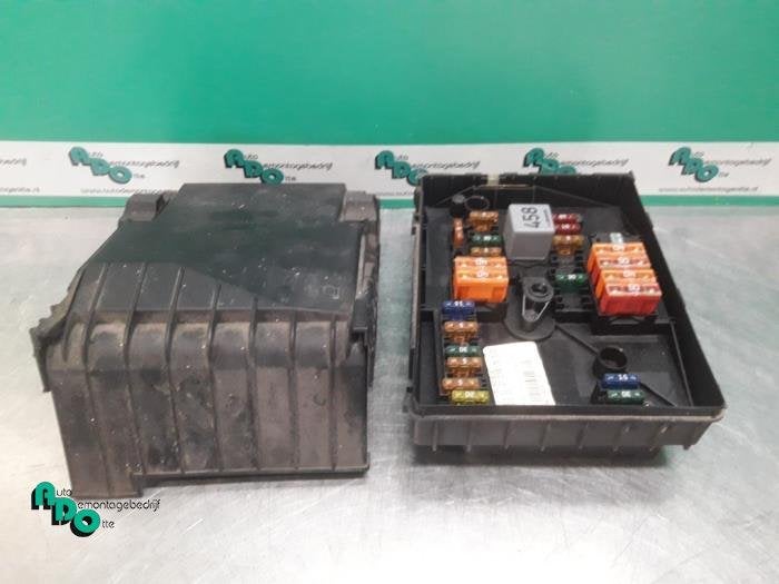 Boîte à fusibles d'un Volkswagen Jetta (Jetta 05-), Volkswagen, -, 3 mois de garantie, Utilisé