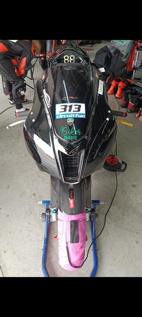 Aprilia rsv1000rr Factory, Motos, Permis Moto A, Plus de 35 kW, 2 cylindres, Super Sport