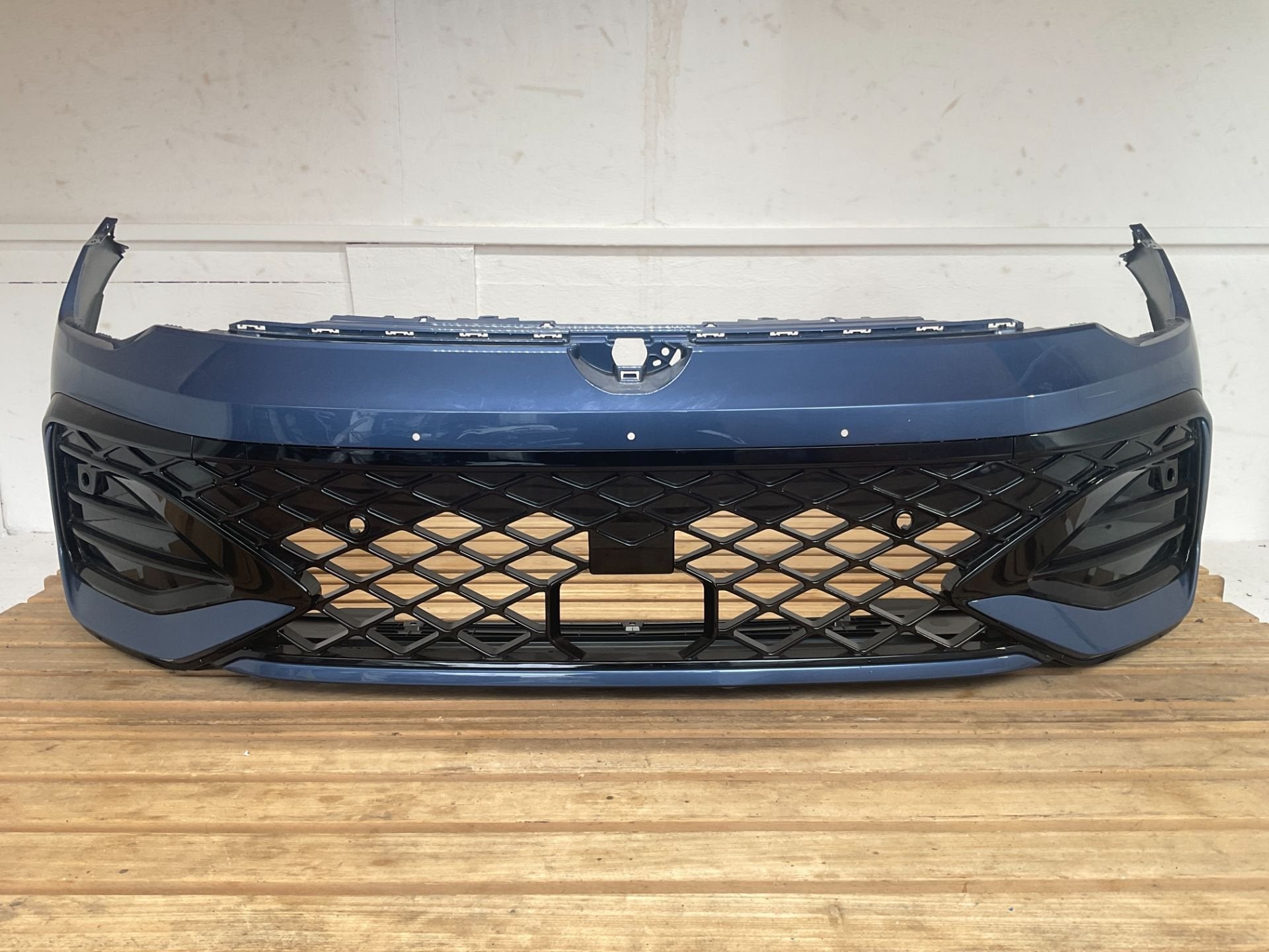 Bumper Volkswagen Golf 8 8.5 Facelift R-LINE RLINE Voorbumpe, Auto-onderdelen, Volkswagen AG, Nieuw, Vw@volkswagen.de, Bumper