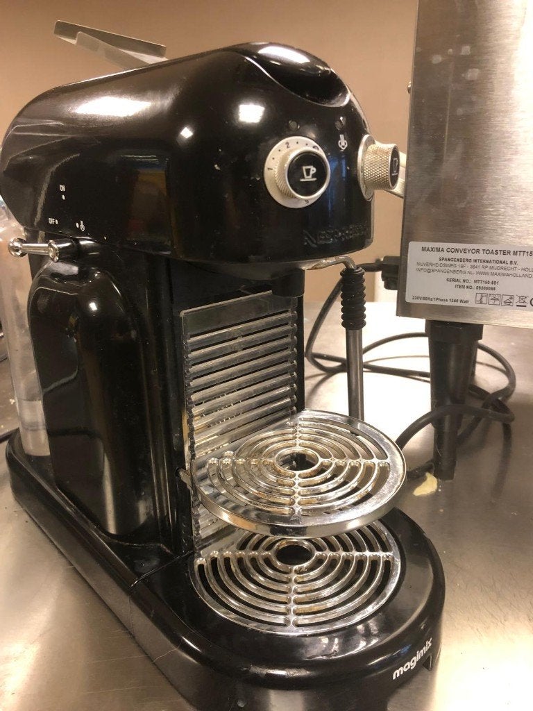 Magimix Nespresso M200 Zwart, Elektronische apparatuur, Koffiepads en cups, Gebruikt, Espresso apparaat, 1 kopje