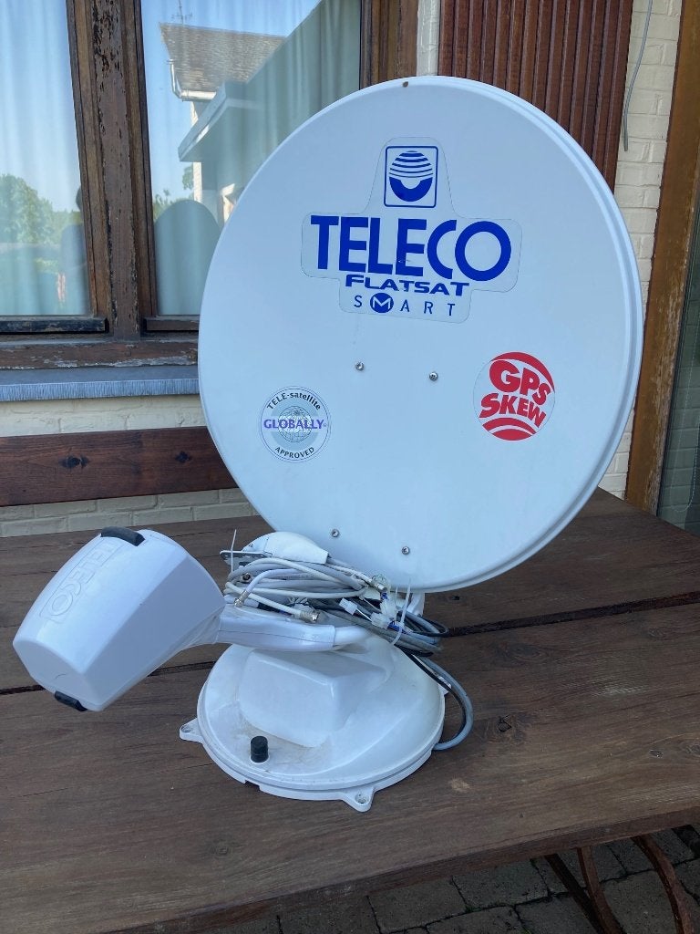 Antenne FLATSAT EASY SMART 65 - TELECO +  décodeur TNT, Enlèvement, Comme neuf