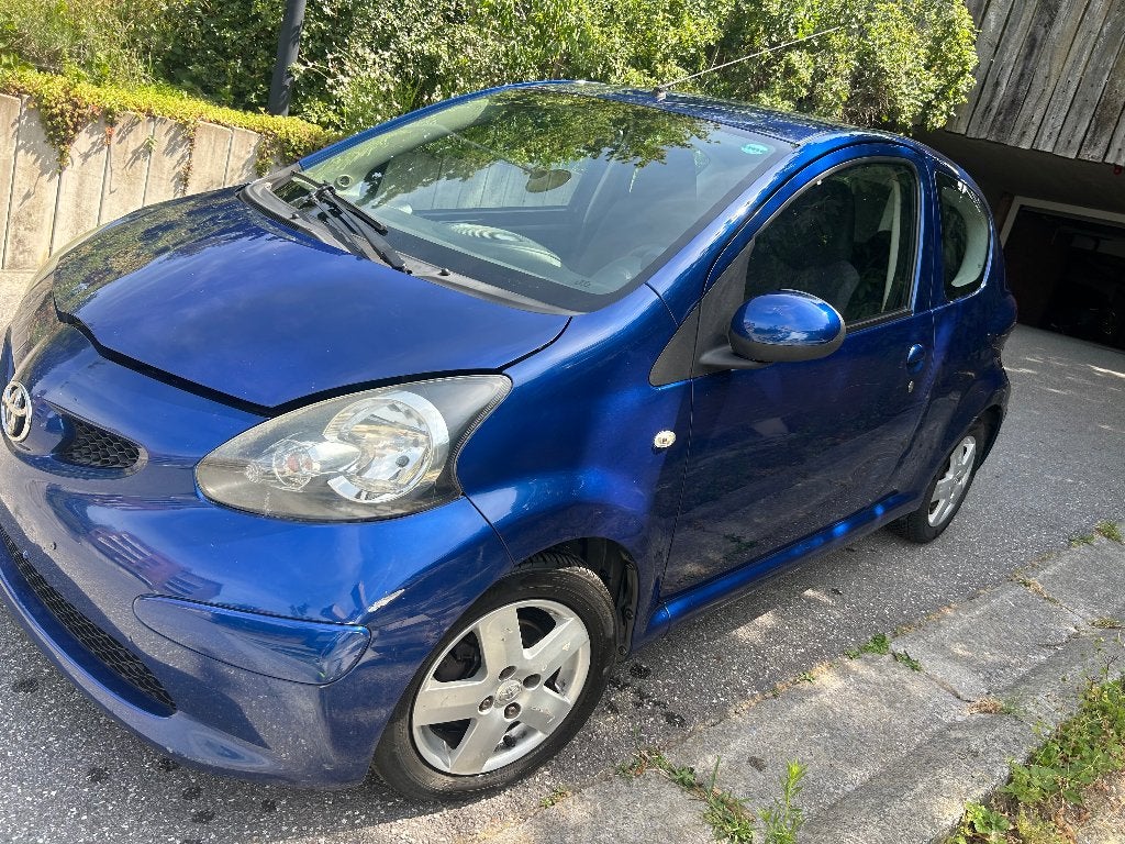 Toyota, Autos, Achat, 998 cm³, Boîte manuelle, 2 portes
